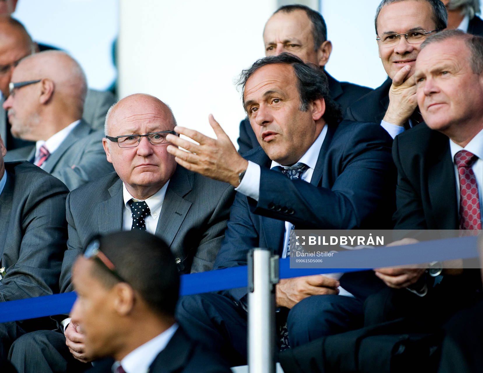 Lars Åke Lagrell snackar med Michael Platini
