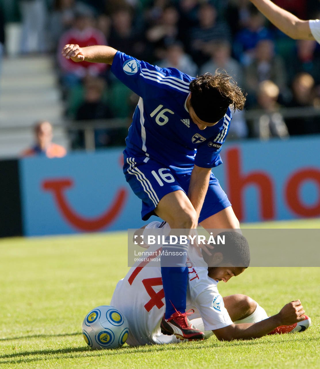 Perparim Hetemaj, Finland och Theo Walcott, England