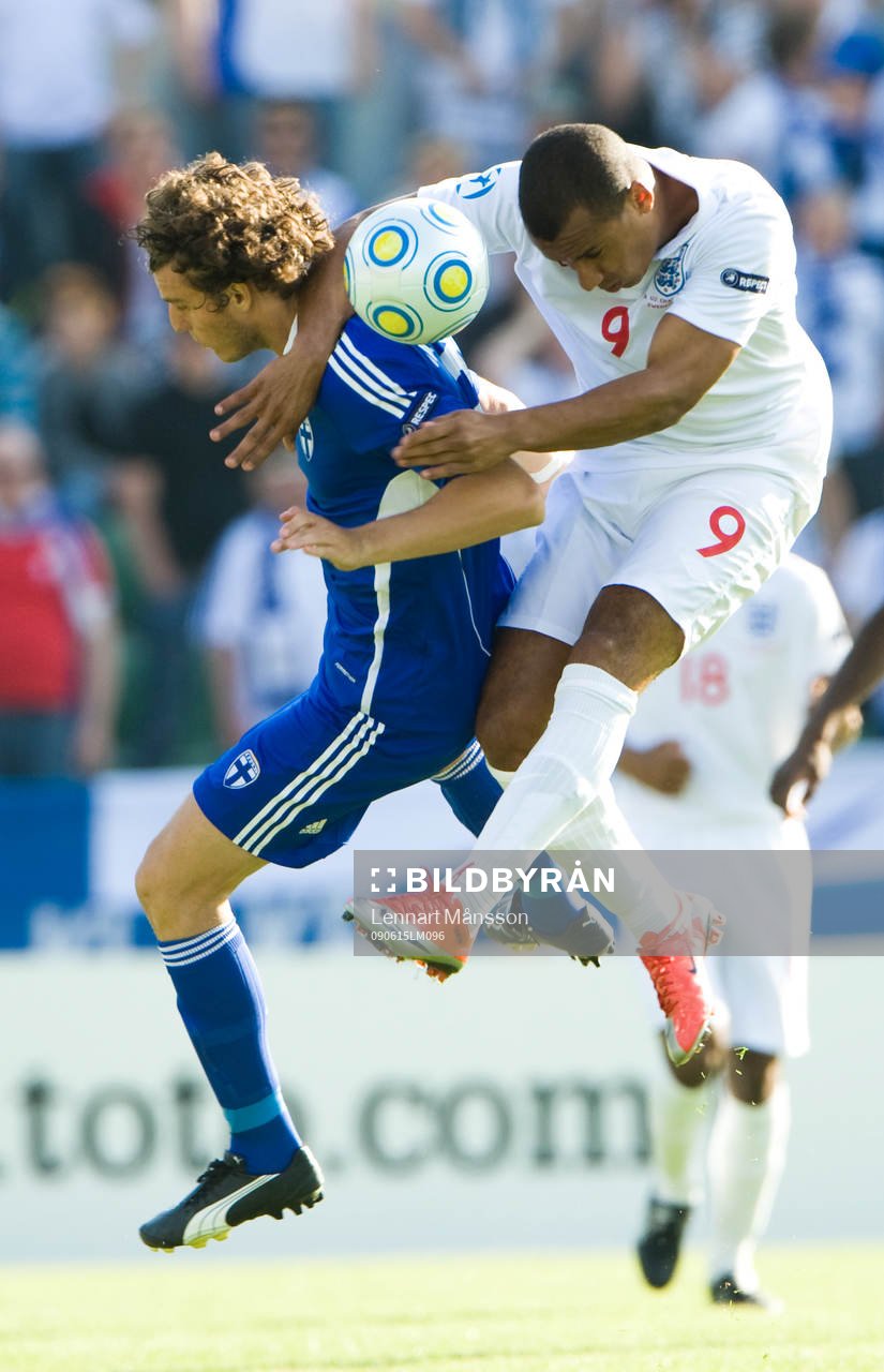 Gabriel Agbonlahor, England mot Mehmet Hetemaj, Finland