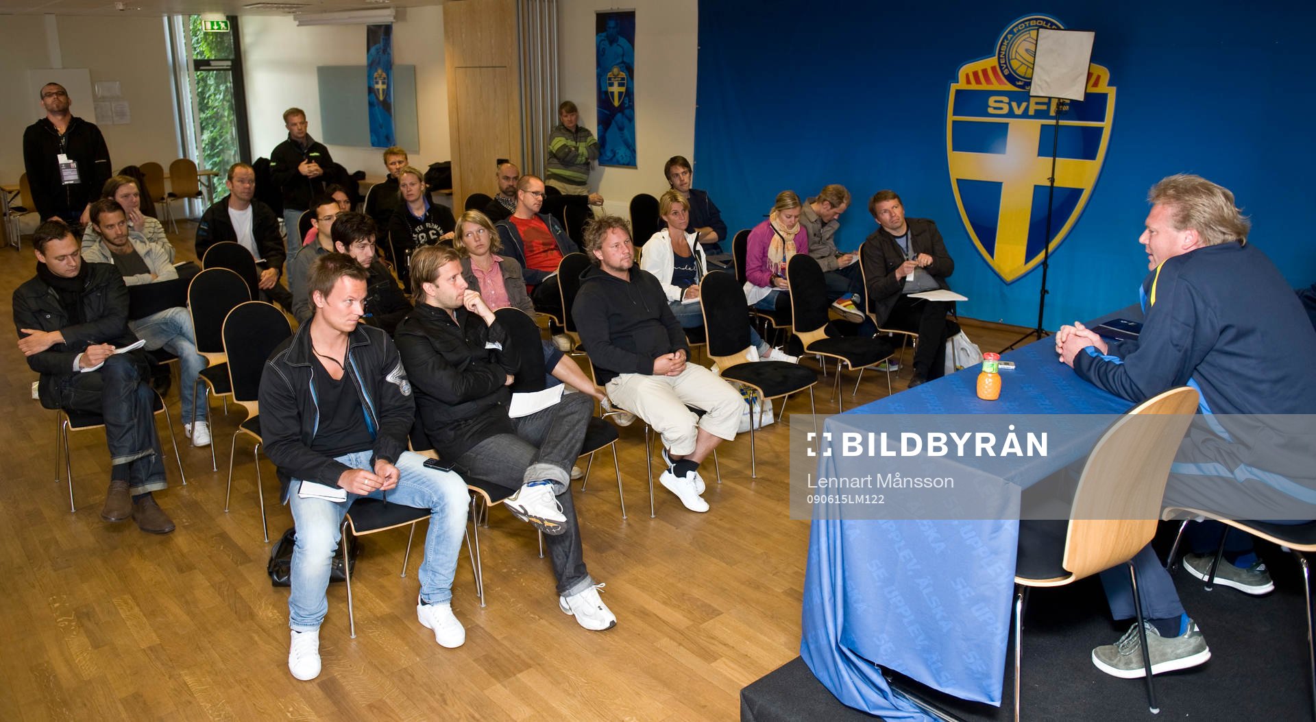 Presskonferens, Jörgen Lennartsson, tränare, reporter,