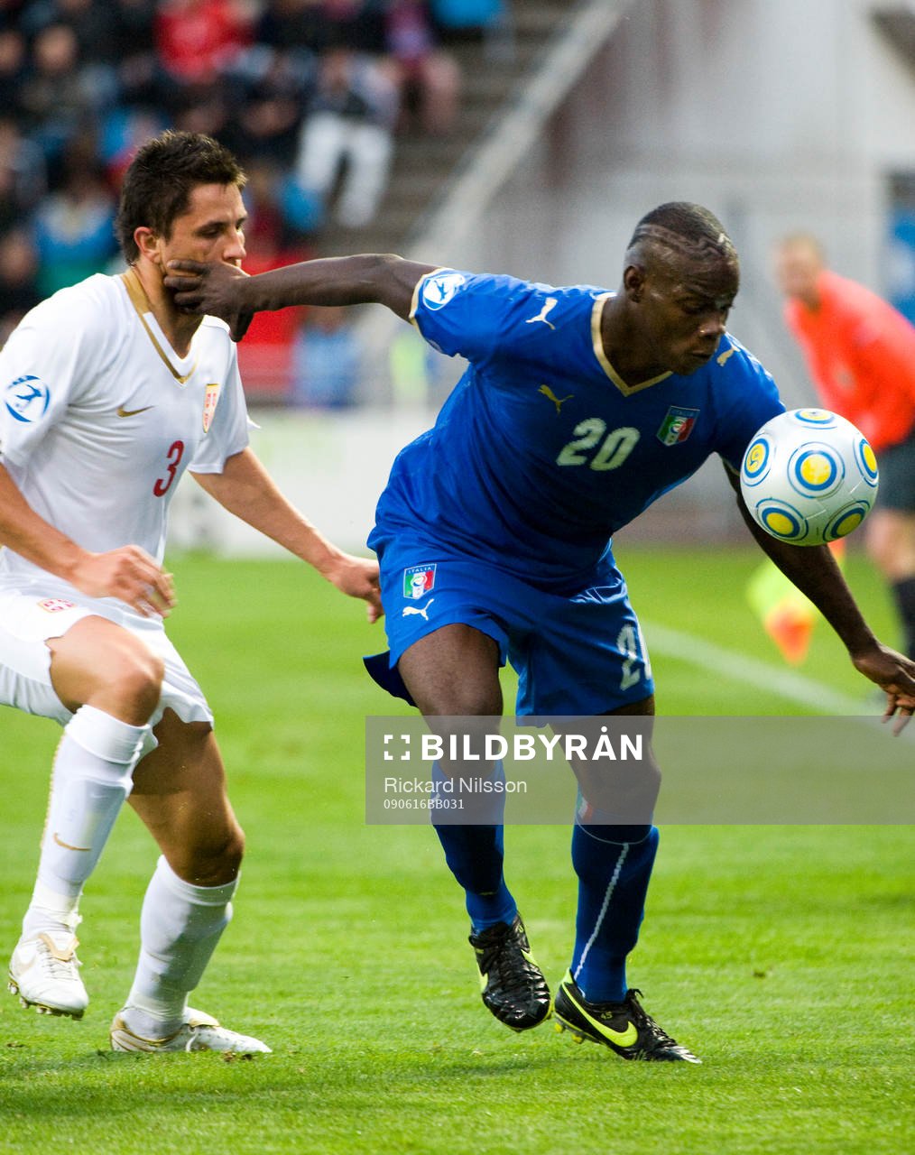  Ljubomir Fejsa, Serbien och Mario Balotelli, Italien.