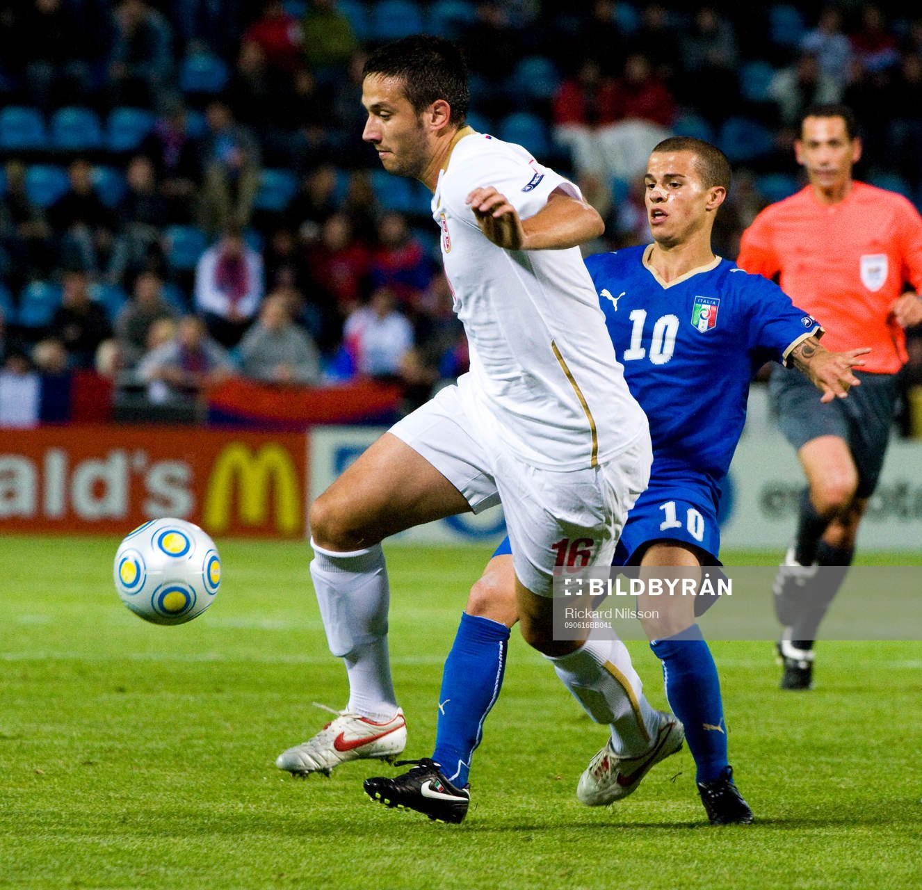  Jagos Vukovic, Serbien och Sebastian Giovinco, Italien.