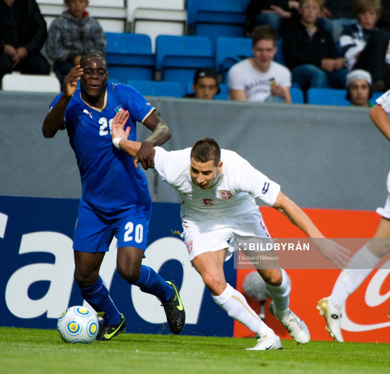  Mario Balotelli, Italien och Nikola Petkovic, Serbien.