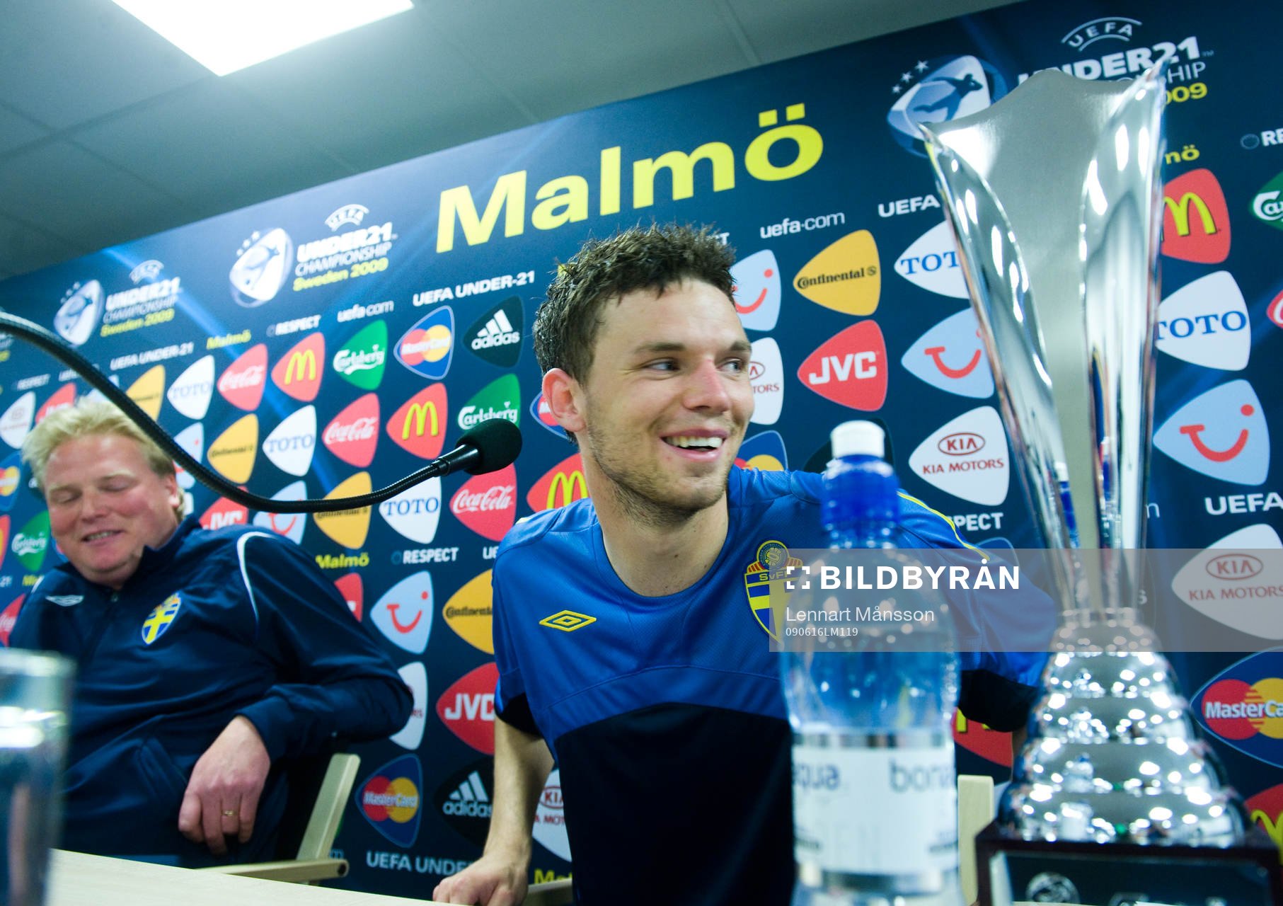 Fotboll, U21, EM, Sverige - Vitryssland: Hjälten Marcus Berg och förbundskapten Jörgen Lennartsson på presskonfenensen med priset man of the match