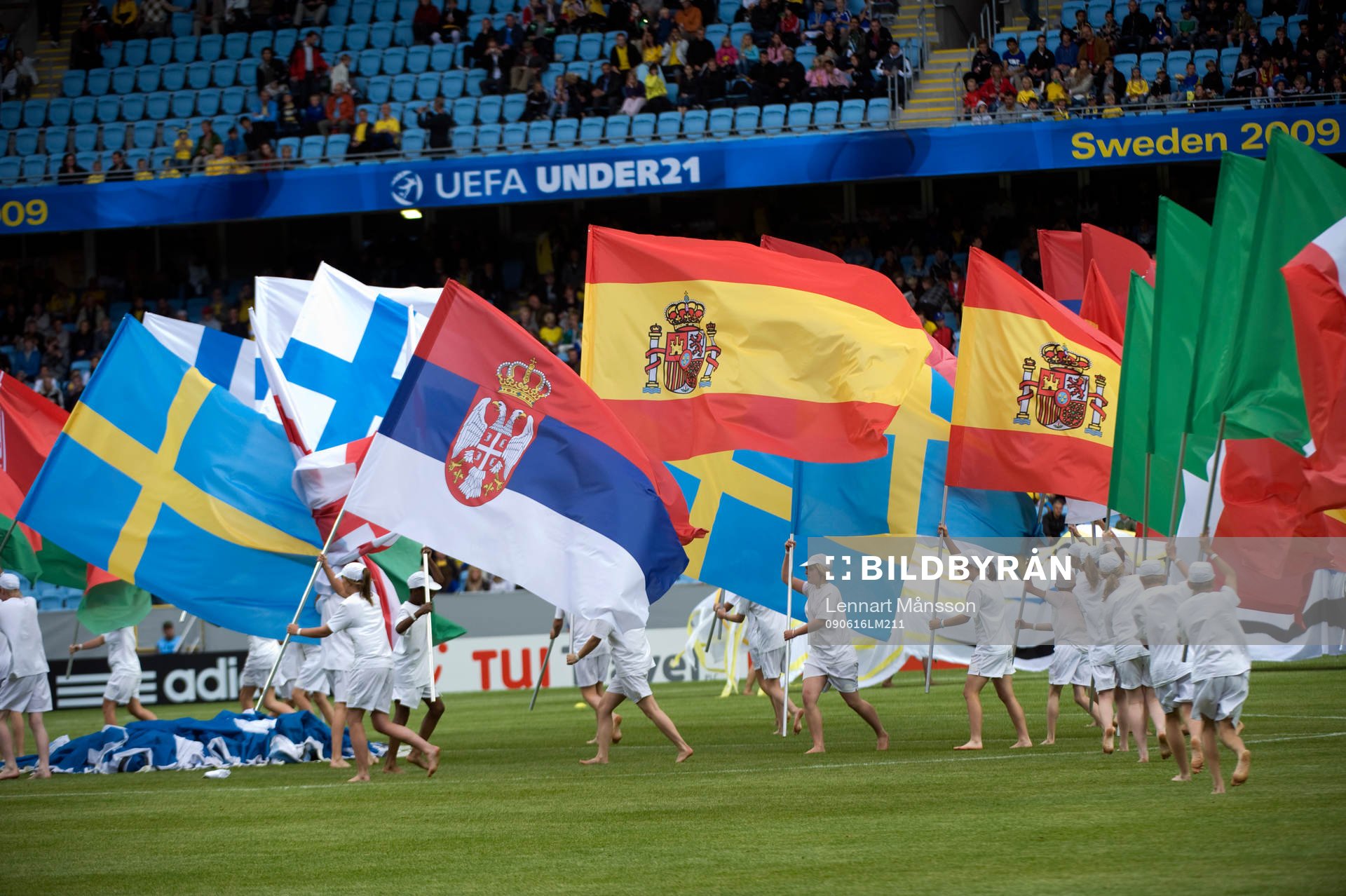 Invigning, flagga, flaggor