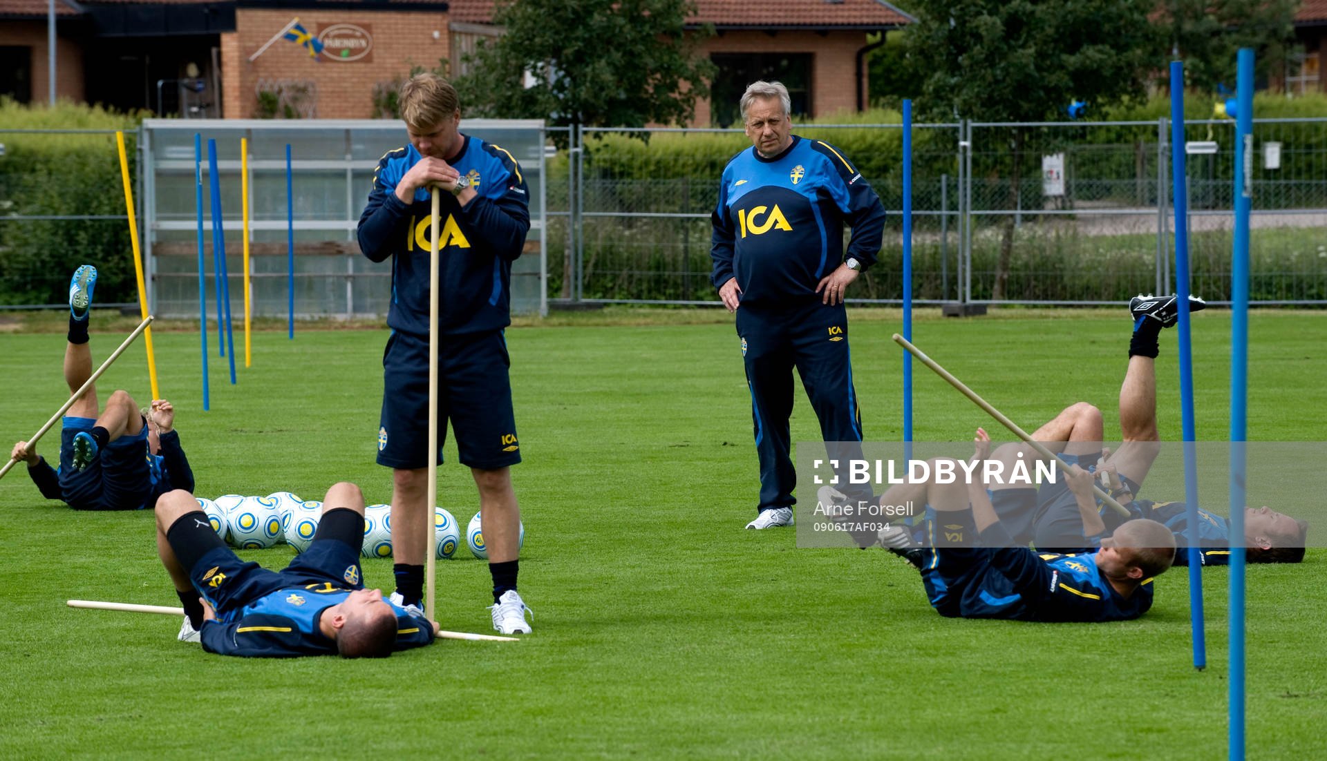 Tommy Söderberg, förbundskapten, övervakar svensk