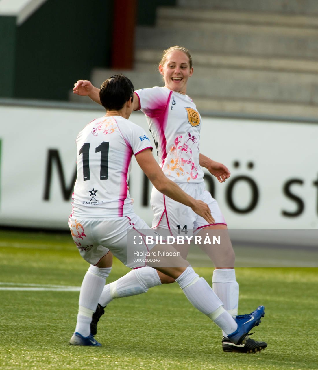 Manon Melis och Therese Sjögran, Malmö, jubel
