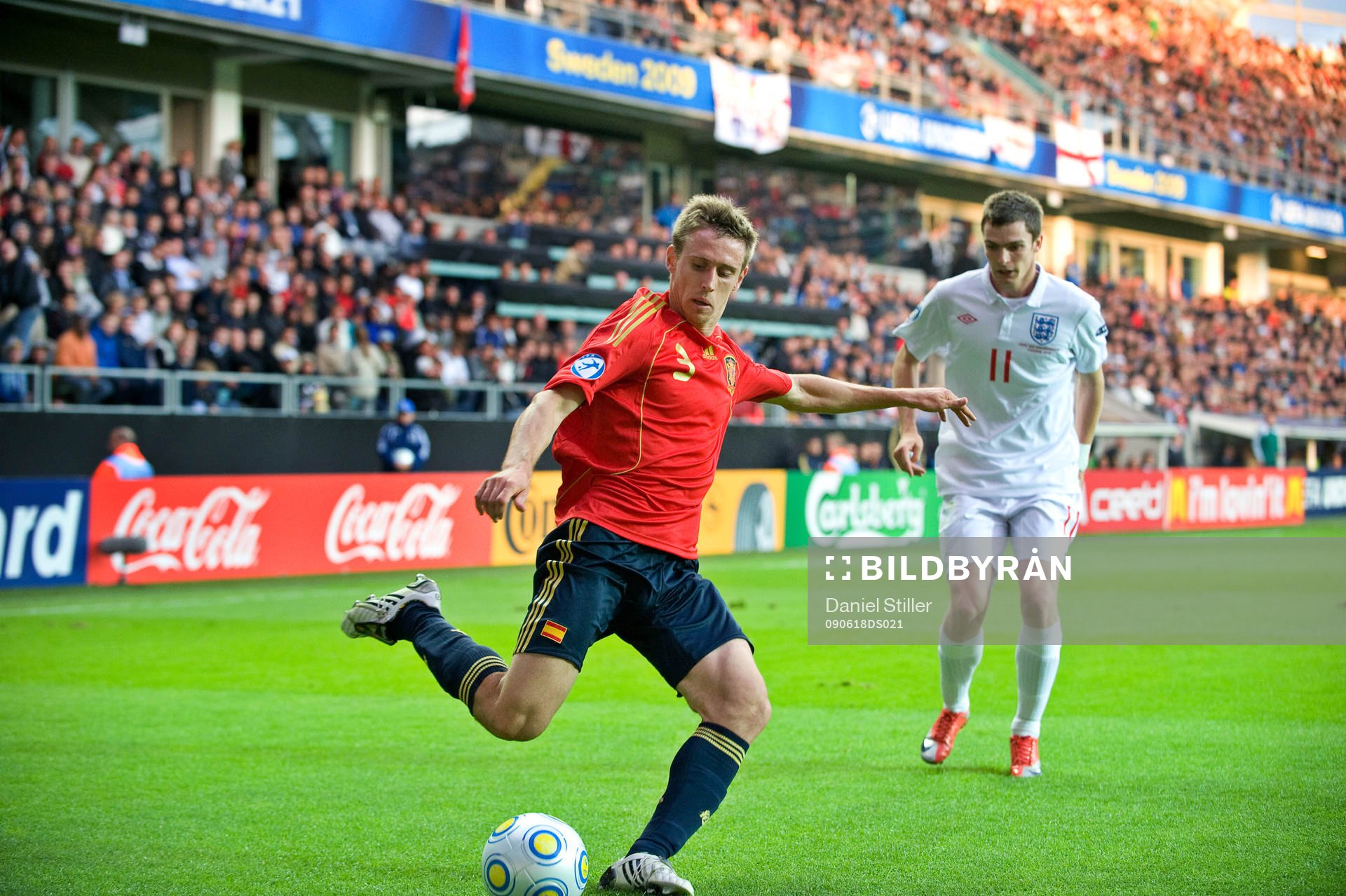 Adam Johnson, England och Nacho Monreal, Spanien