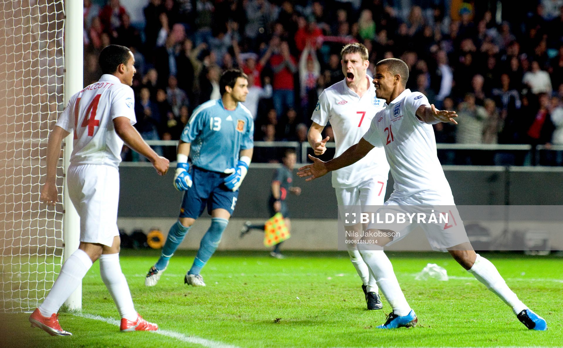 Theo Walcott, James Milner, Fraizer Campbell, England jubel