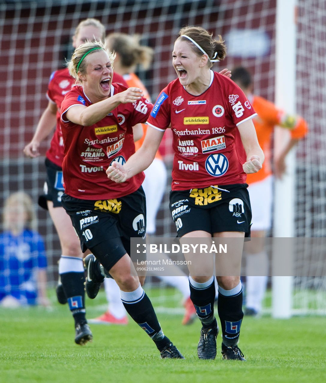 1-0 Mia Carlsson, som grattas av Sofie Andersson