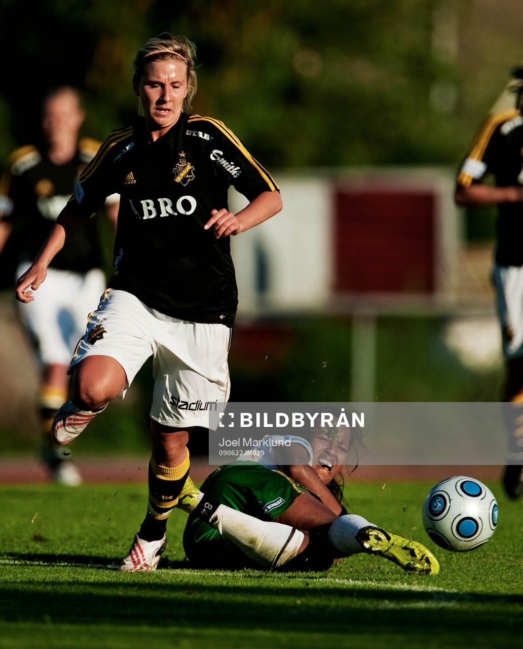 Hodan Siid Ahmed, Hammarby, försöker att tackla Louise