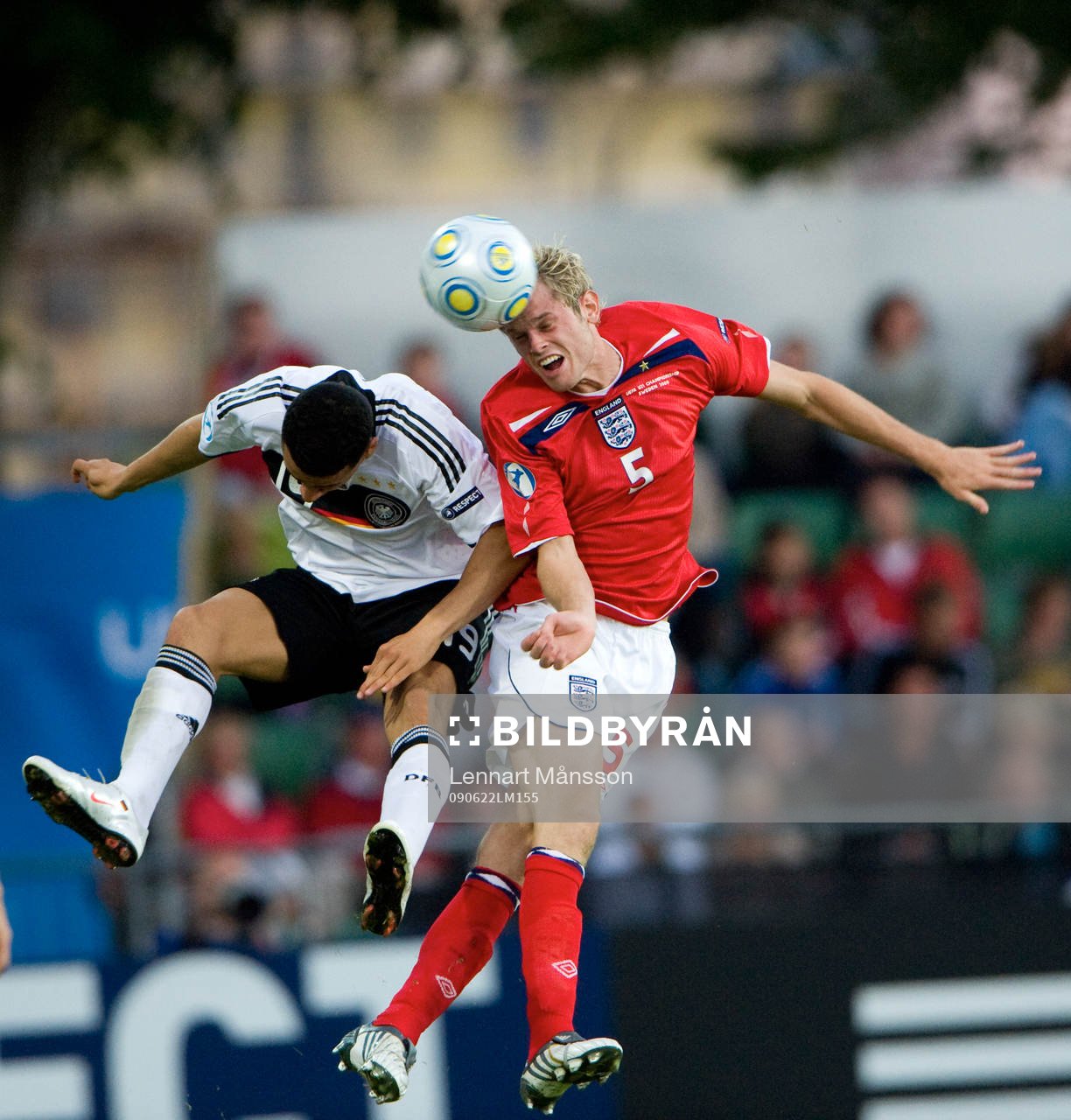  Richard Stearman och Anis Ben-Hatira, nickduell.