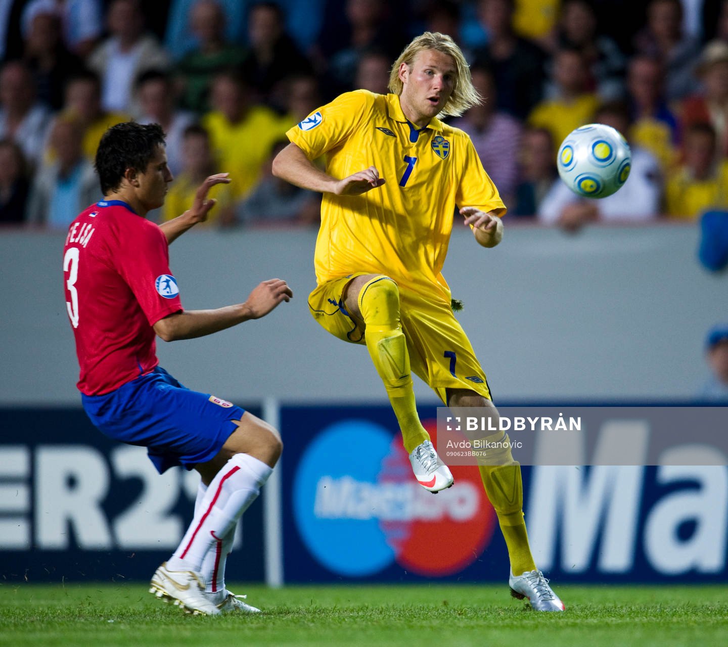 Ola Toivonen, Sverige, Ljubomir Fejsa, Serbien