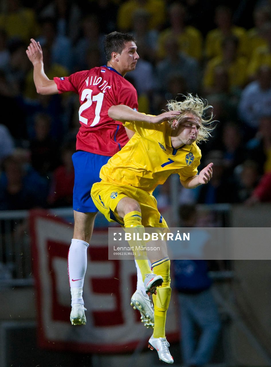 Ola Toivonen och Milan Vilotic, luftduell