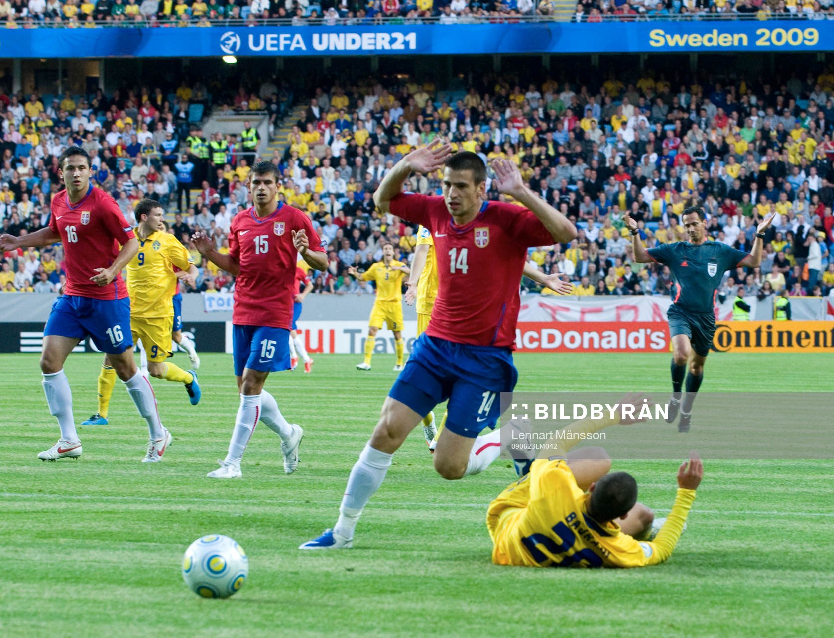 Straff, Emir Bajrami fälls av Nenad Tomovic och Marcus