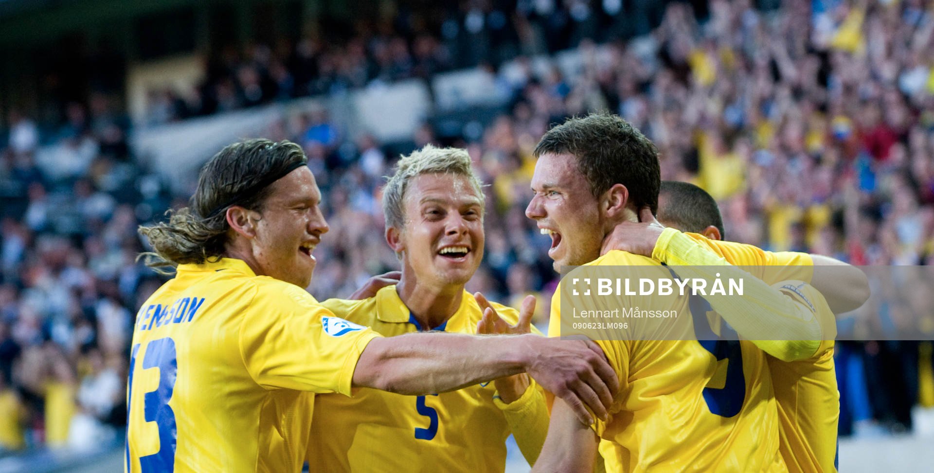 1-0 Marcus Berg, som grattas av Gustav Svensson och Emil