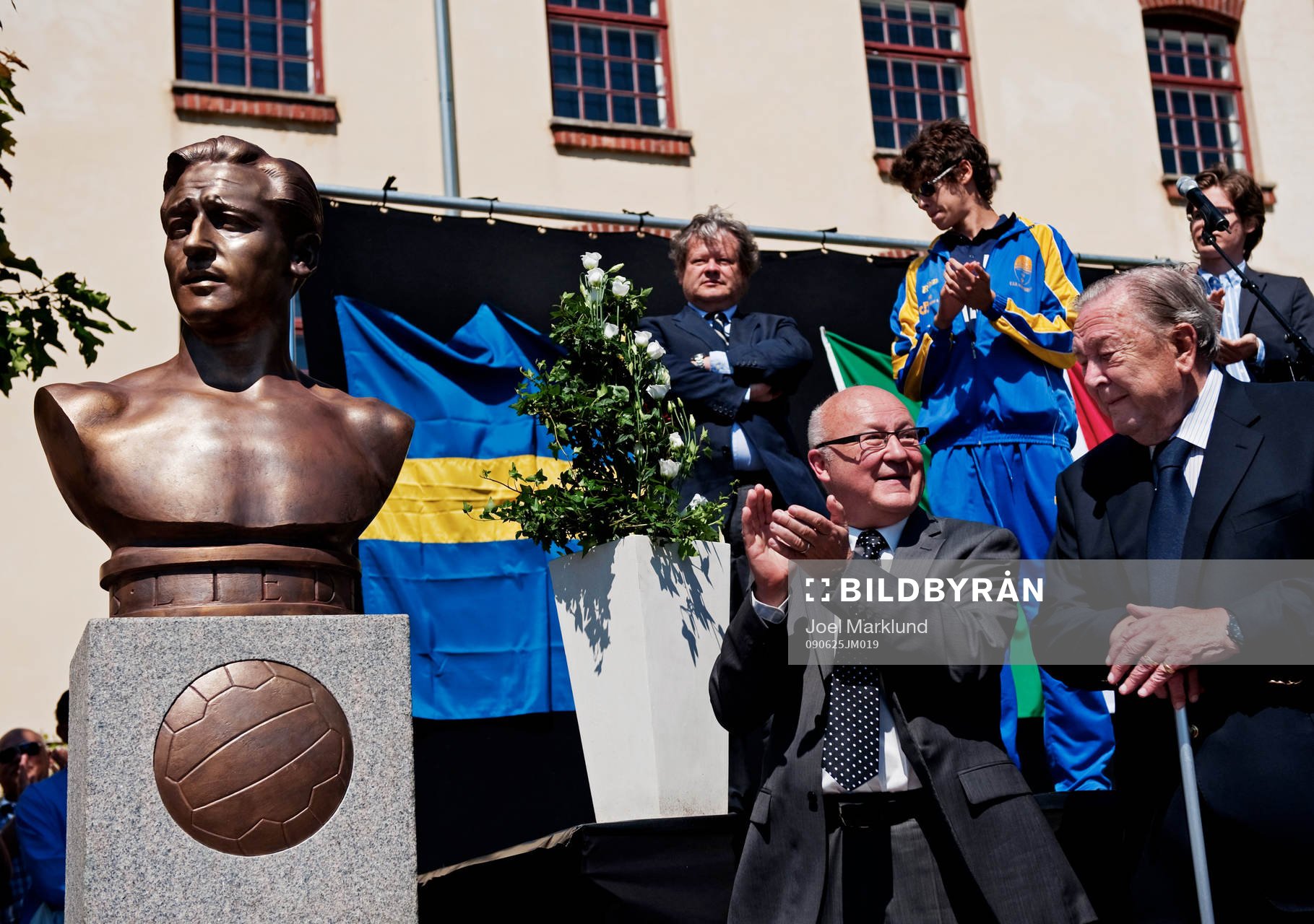 Lars-Åke Lagrell och Lennart Johansson hyllar Nils
