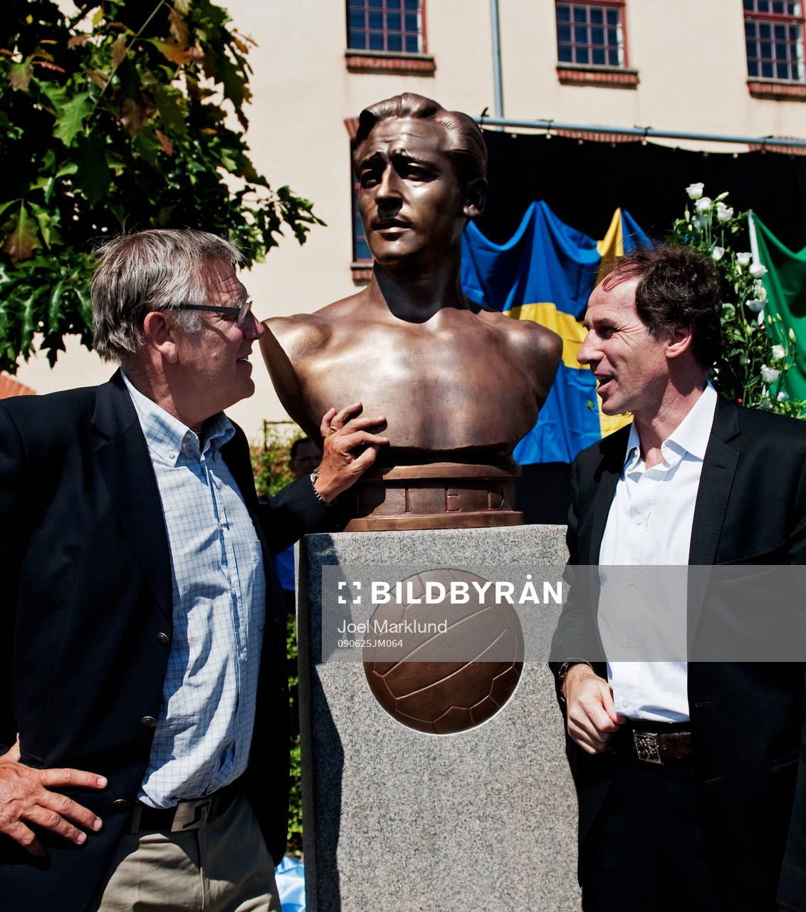  Thomas Nordahl pratar med Franco Baresi.