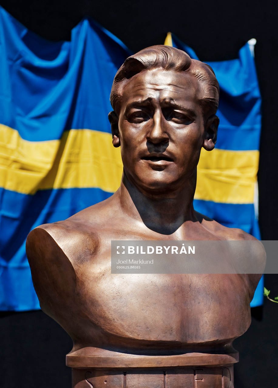 Staty av Nils Liedholm