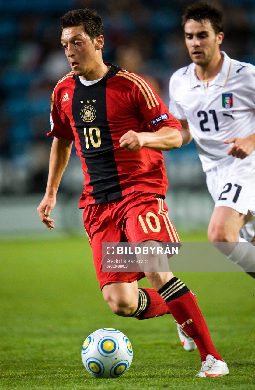 Muset Özil, Tyskland