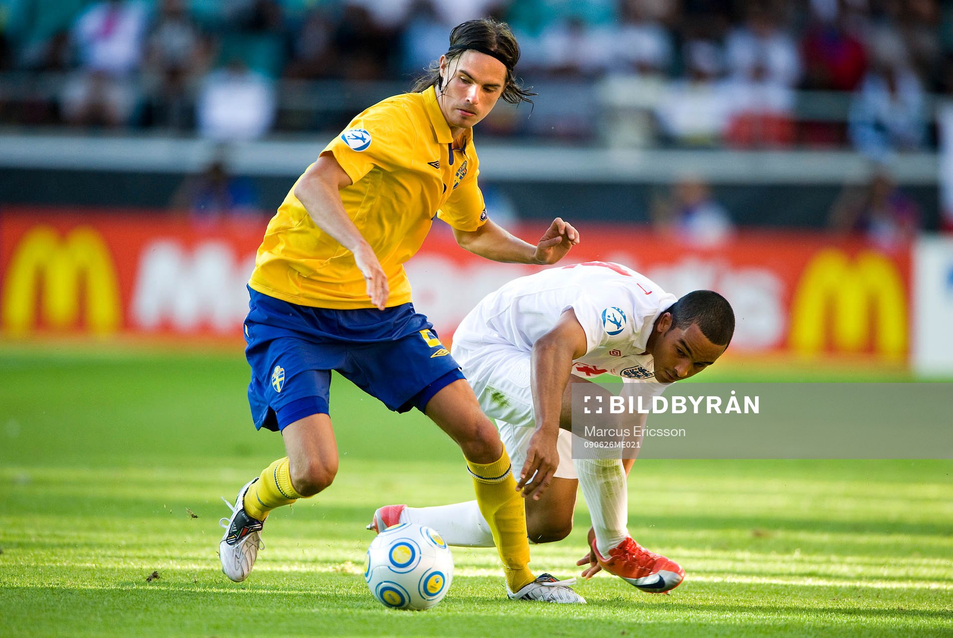 Mikael Lustig, Sverige och Theo Walcott, England