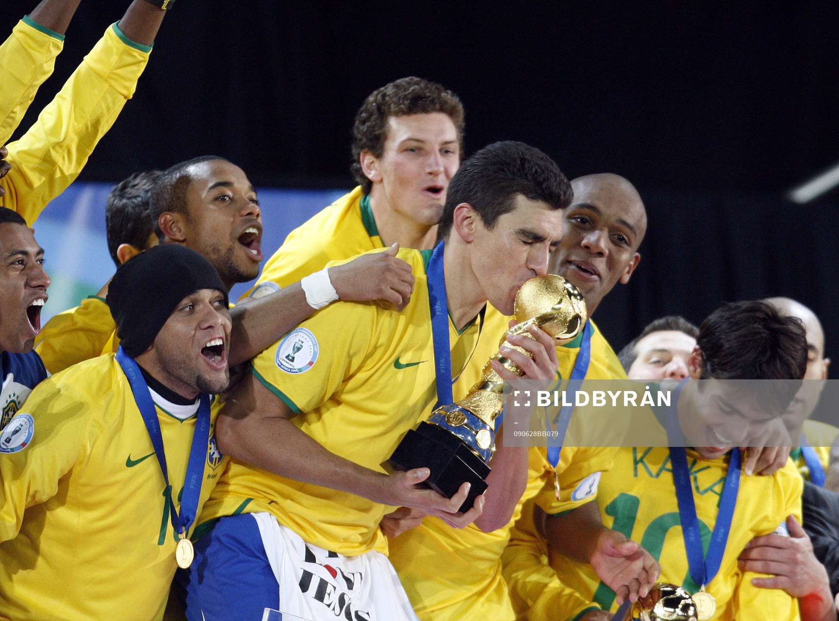  Daniel Alves, Robinho, Lucio, Maicon och Kaka, glädje, jubel, segrare, pokal.