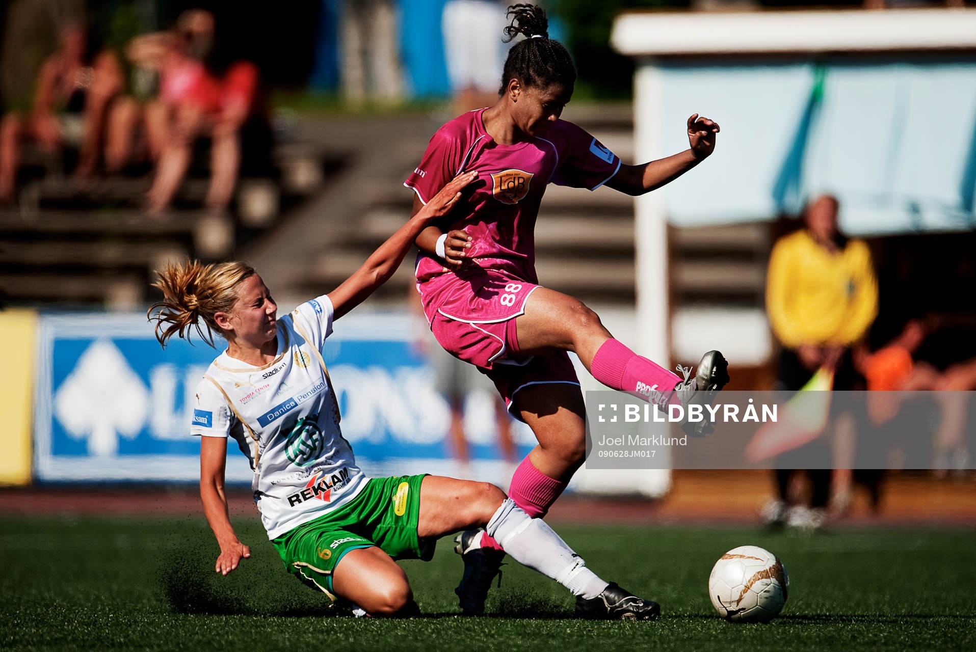Lena Andersson, Hammarby, tacklar Renata da Costa, Malmö