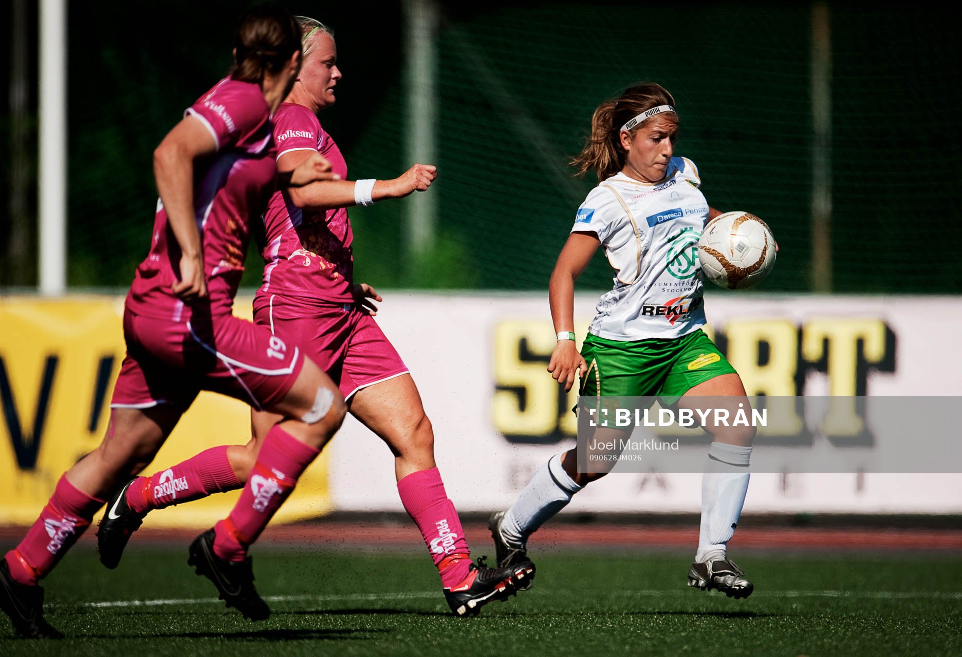 Daniella Chamoun, Hammarby, avancerar mot mål