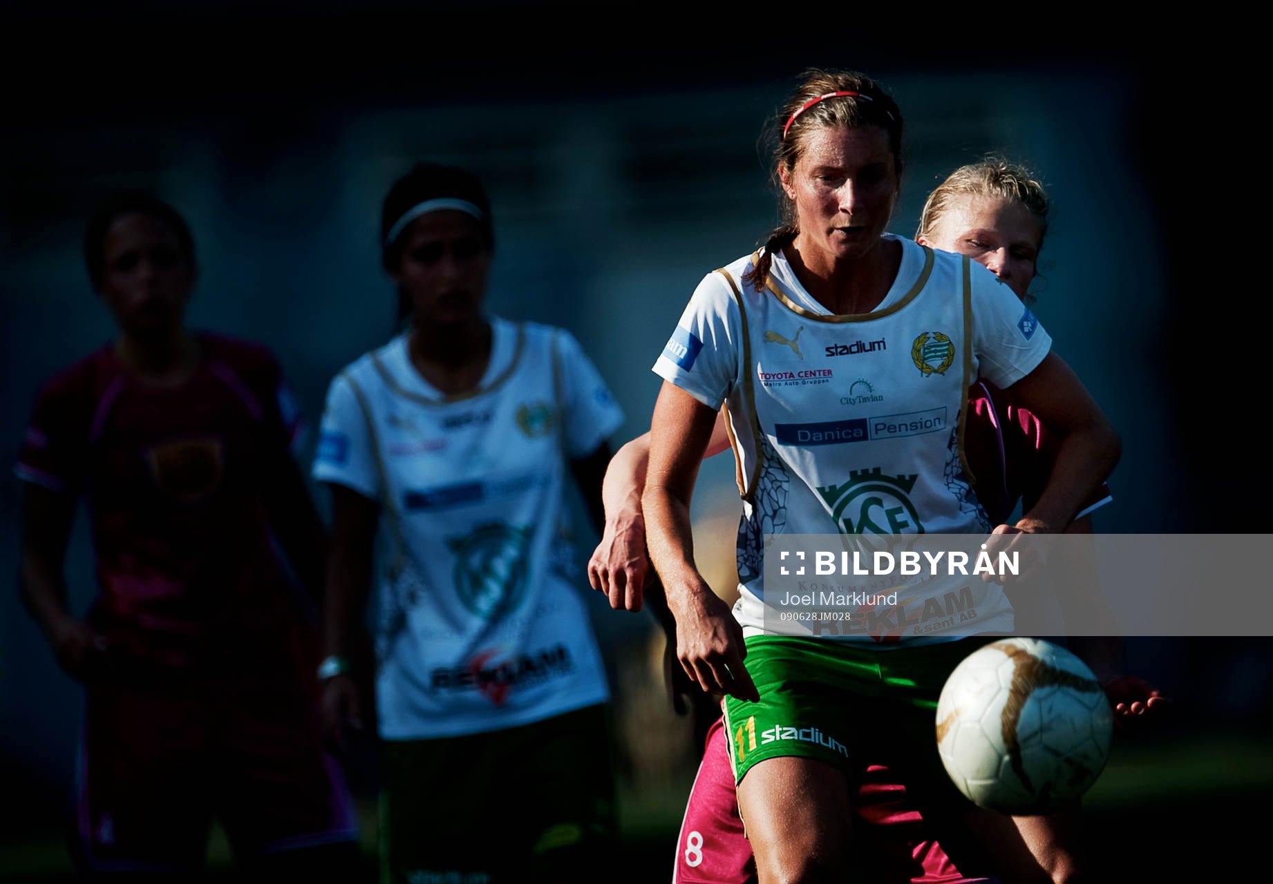 Madeleine Tegström, Hammarby, kämpar mot Frida Nordin,