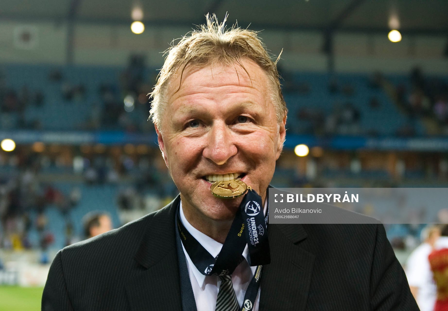 Horst Hrubesch, förbundskapten, Tyskland, med guldmedalj,