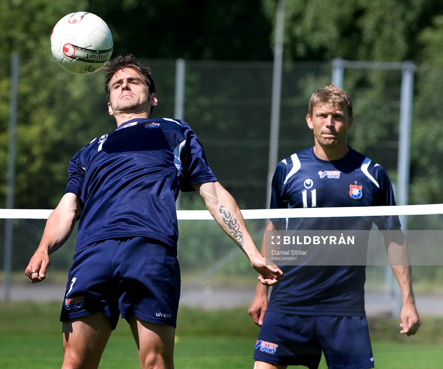 Björn Anklev, Marcus Allbäck, spelar fotbollstennis