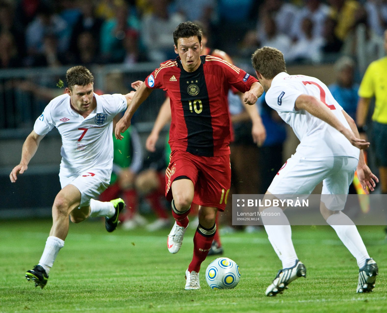 James Milner, England och Mesut Özil, Tyskland