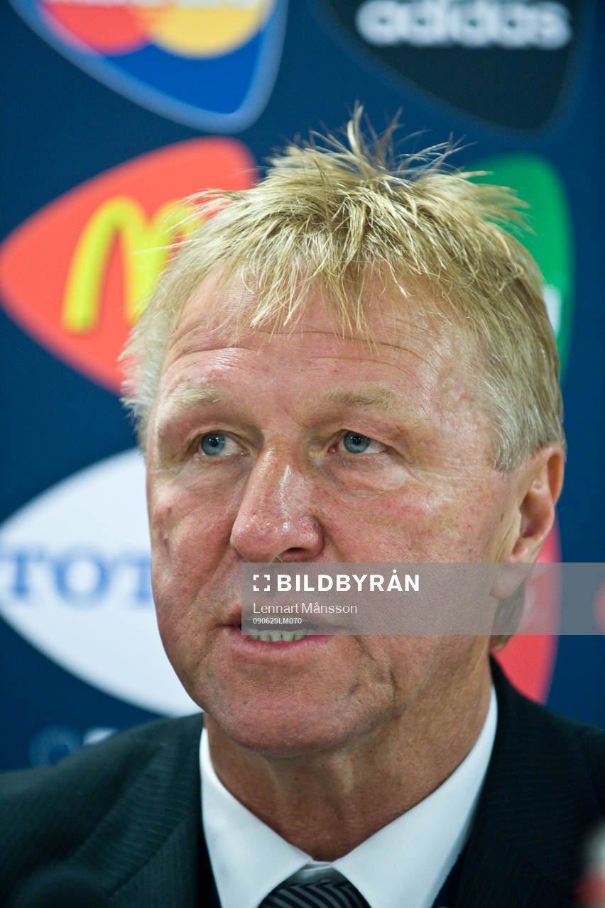  Horst Hrubesch, förbundskapten.