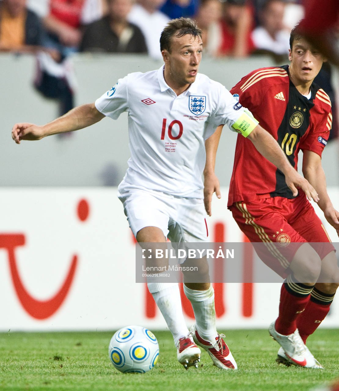 Mark Noble, England och Mesut Özil, Tyskland