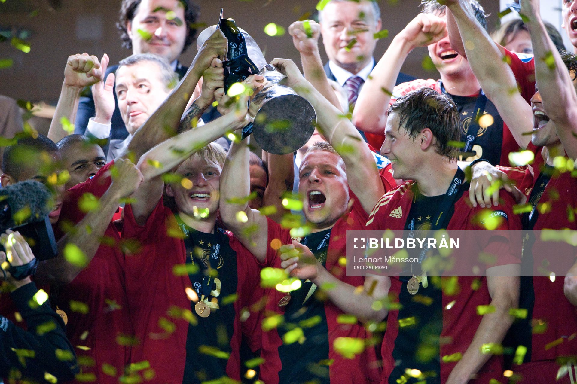 Tyskland mästare, jubel, pokal, konfetti