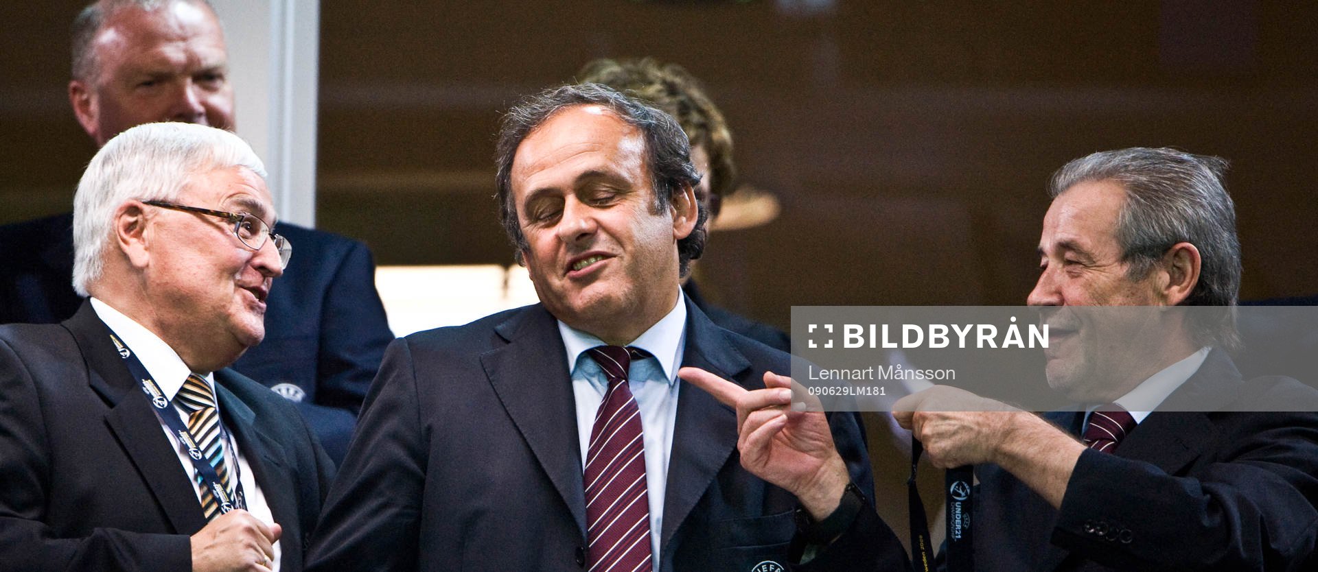 Michel Platini (i mitten) president UEFA