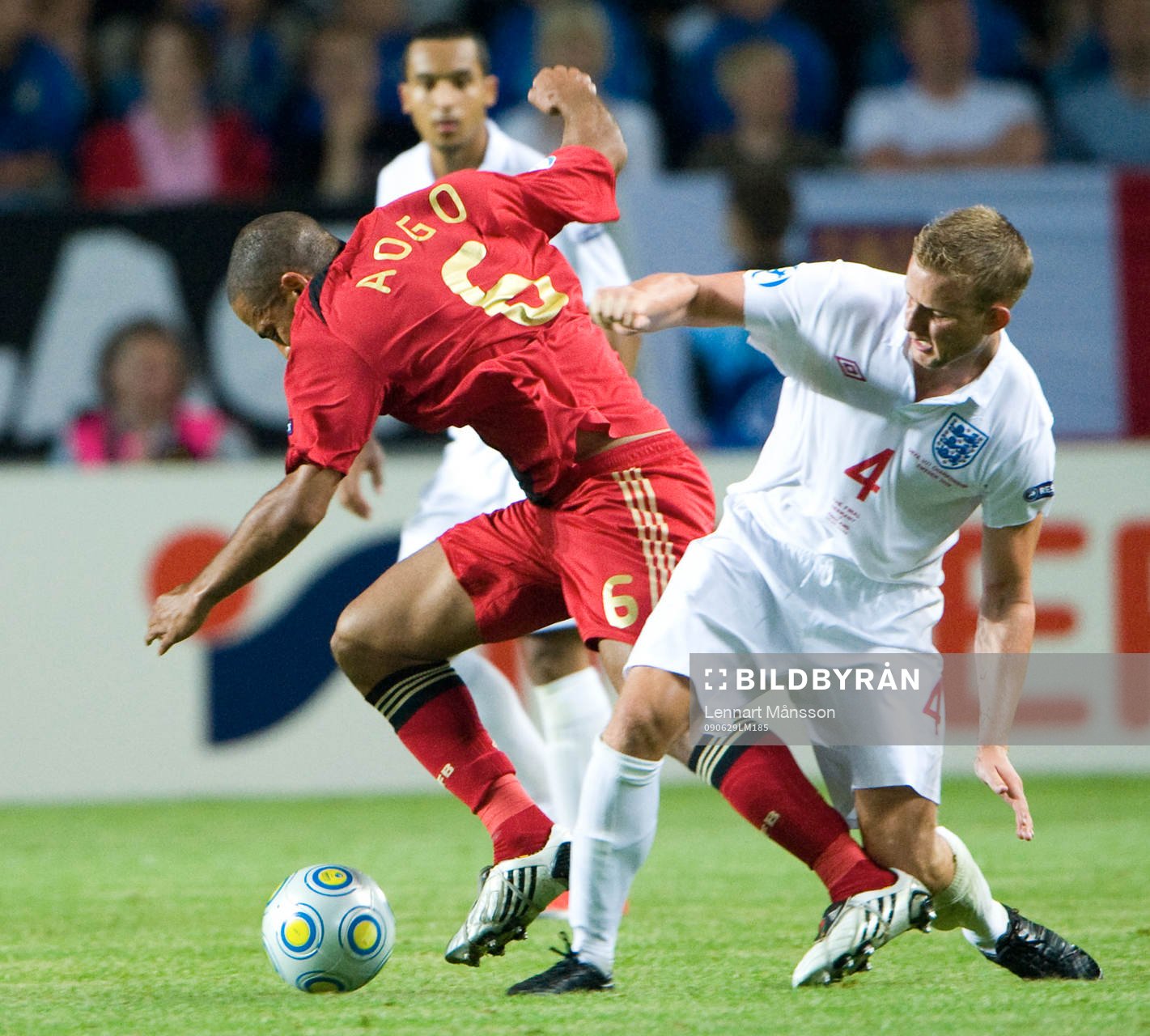 Dennis Aogo mot Lee Cattermole