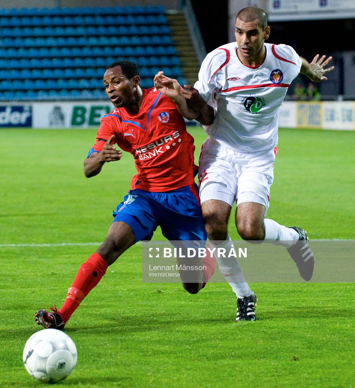 René Makondele får en tryckare