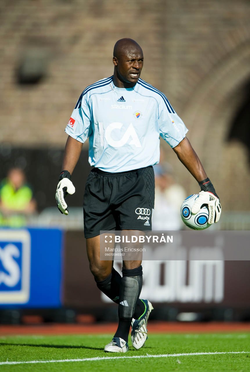 Pa Dembo Touray, målvakt