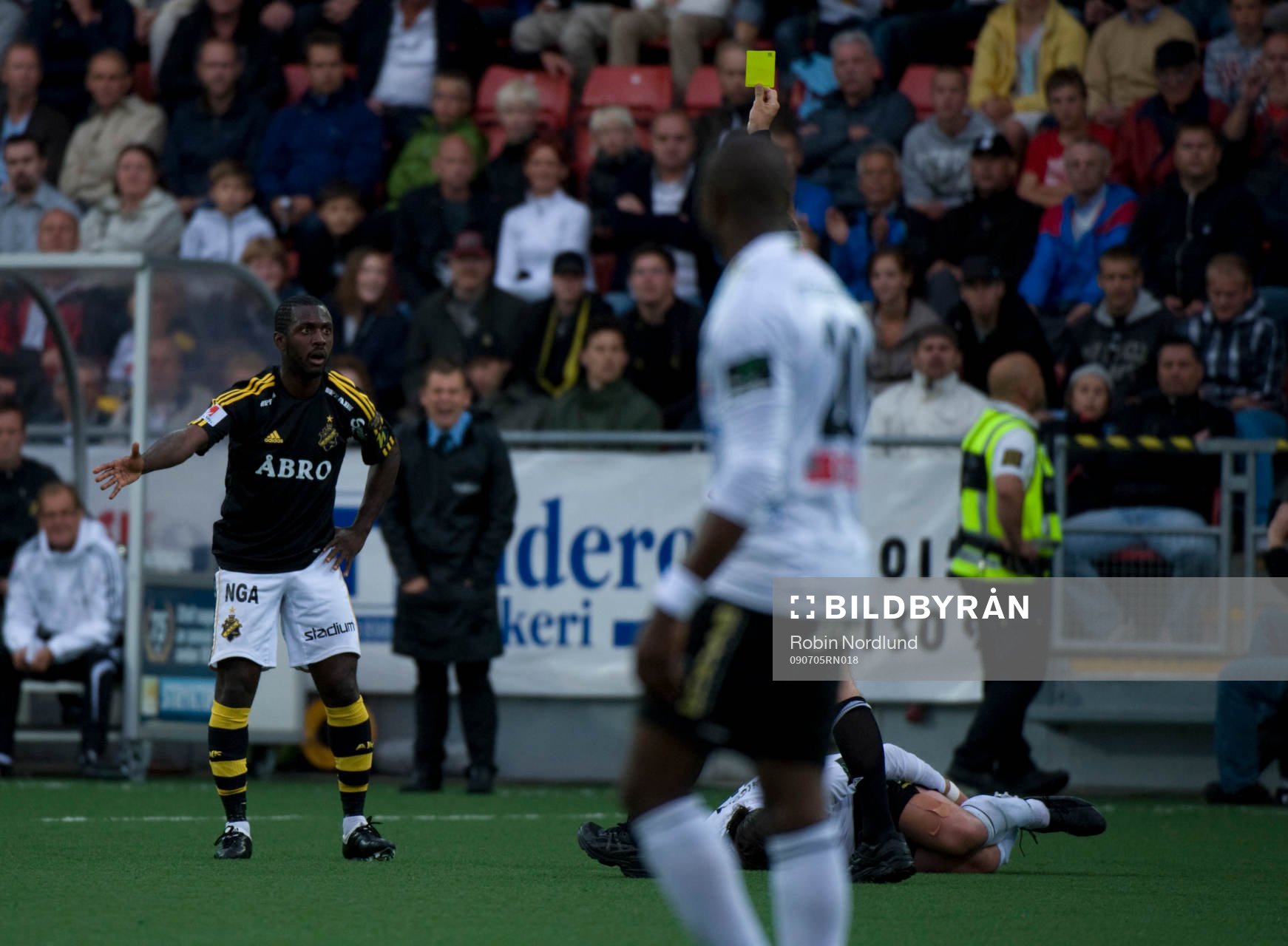 Dulee Johnson, AIK får en varning, gult kort