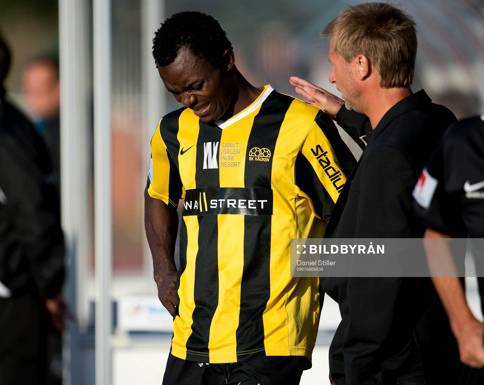 John Chibuike, Häcken, skadas och byts ut