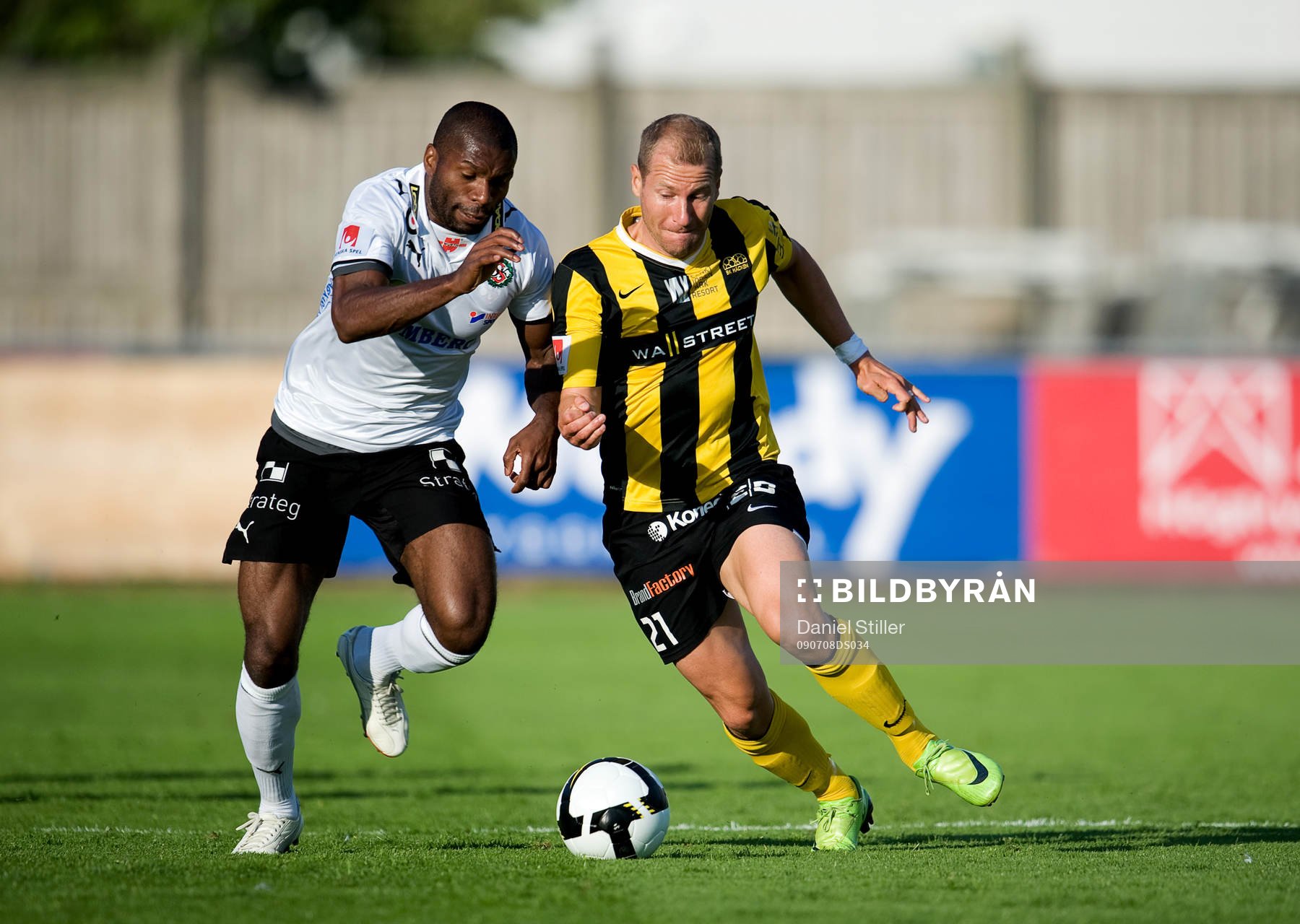 Jonas Henriksson, Häcken. Samuel Wowoah, Örebro