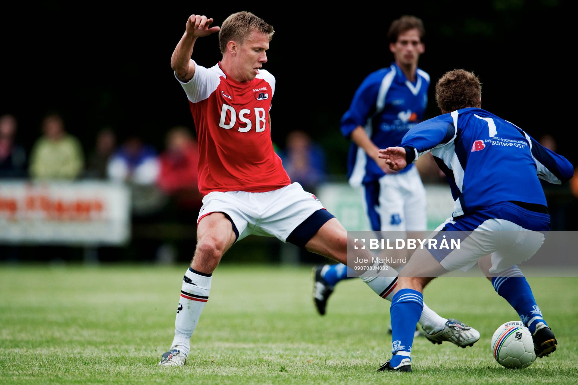Pontus Wernbloom, Az Alkmaar, försöker att ta bollen av