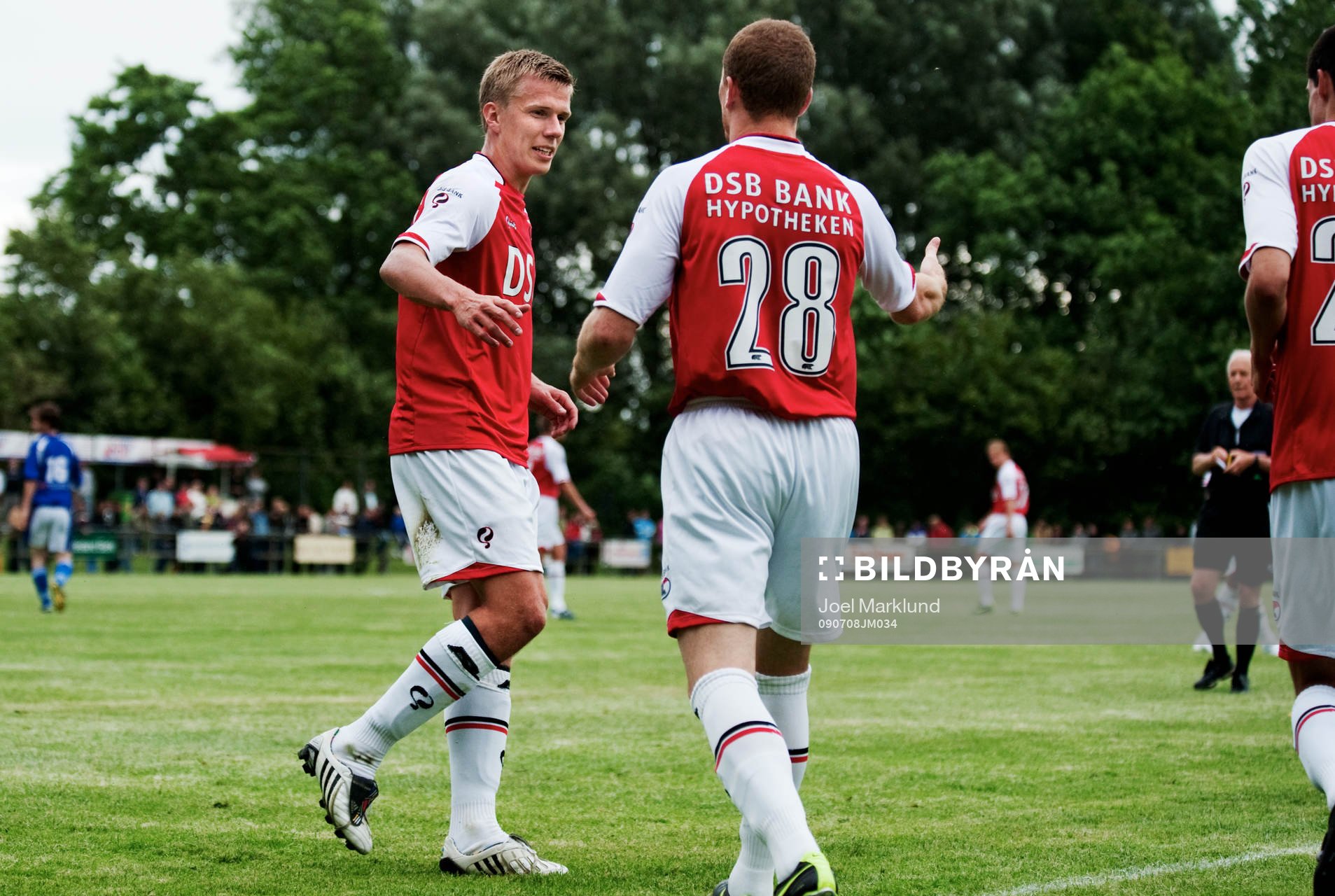 Pontus Wernbloom, Az Alkmaar, gratuleras till ett av sina