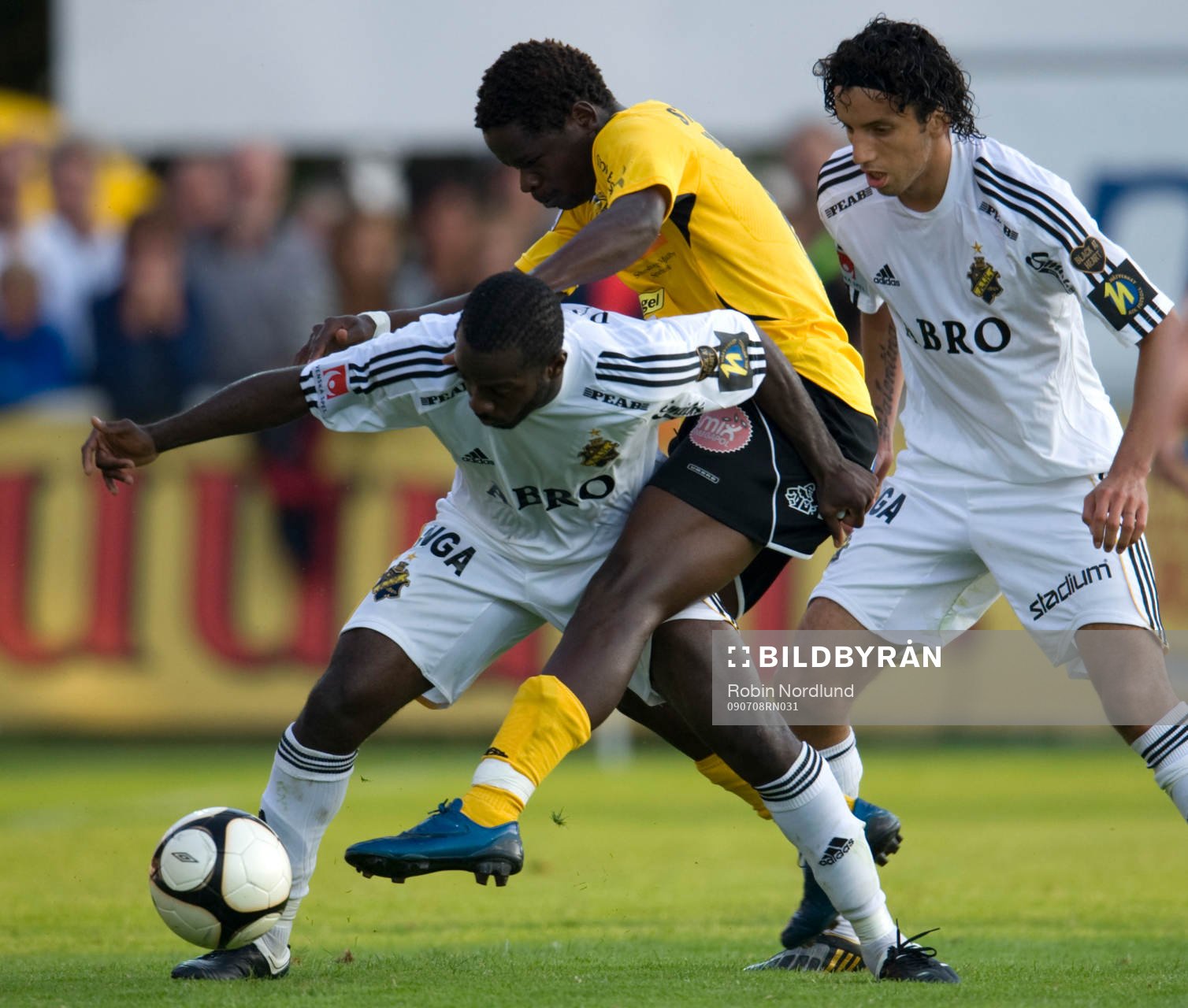Dulee Johnsson och Jorge Ortis, AIK mot Patrick Osiako,