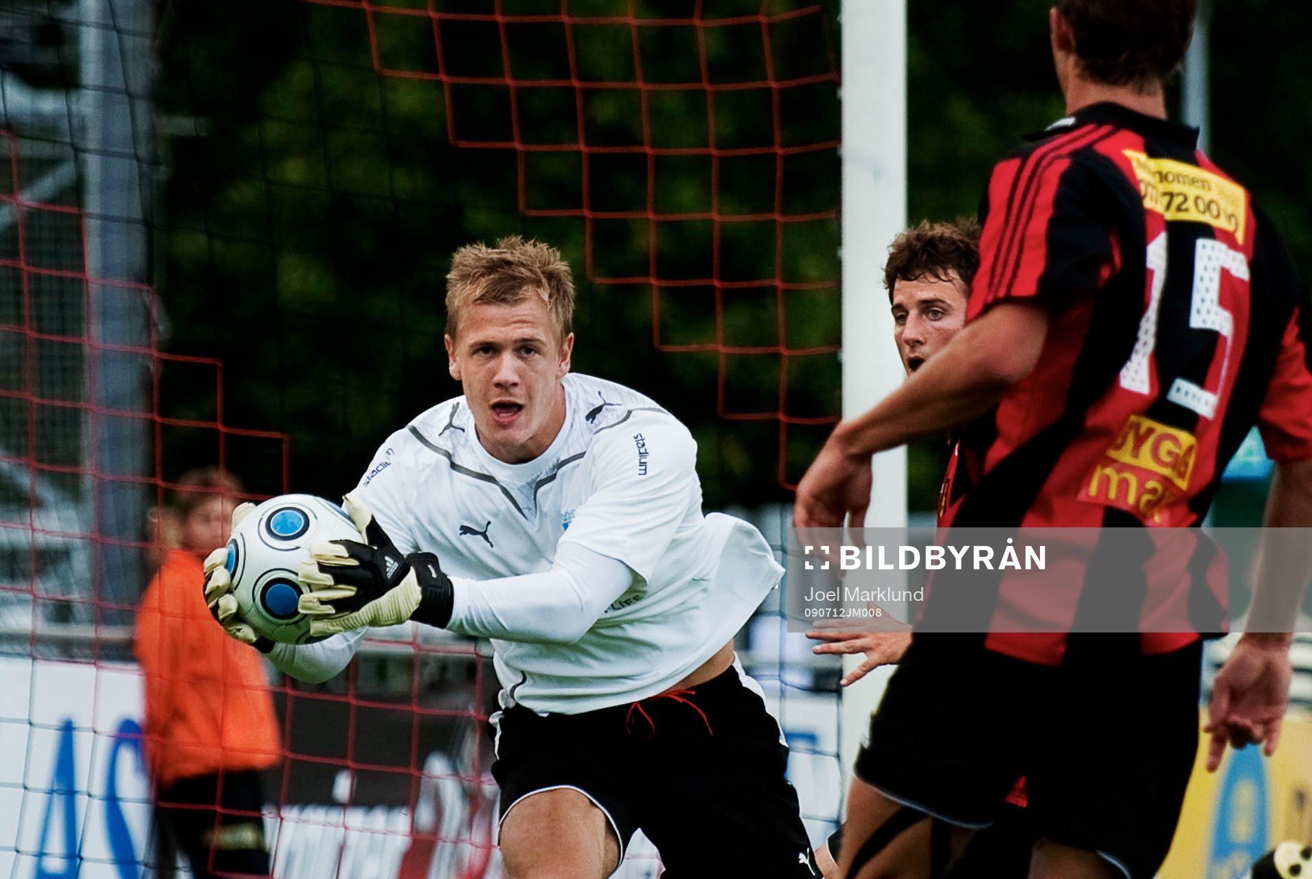 Johan Dahlin, målvakt, Malmö FF, räddar ett skott