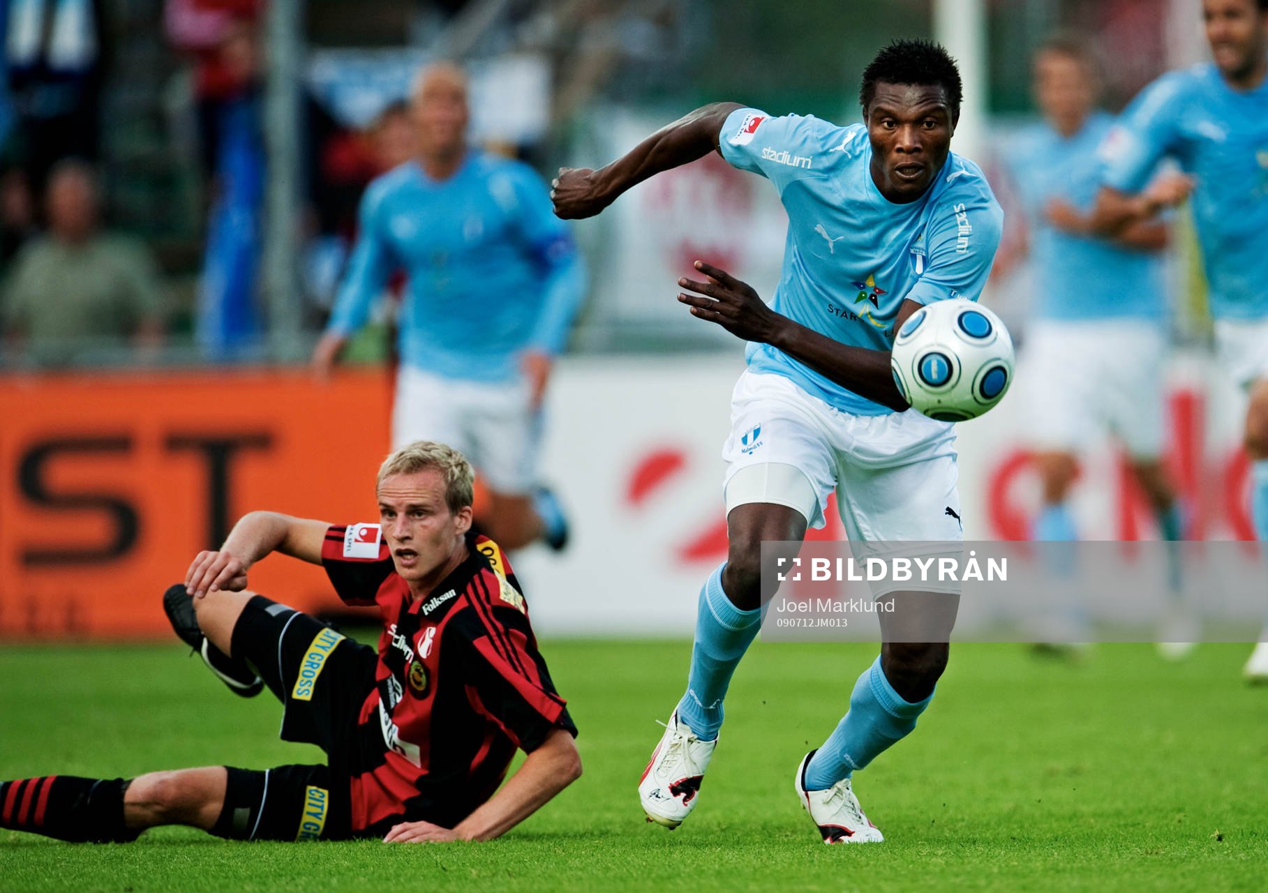 Edward Ofere, Malmö FF, avancerar framåt