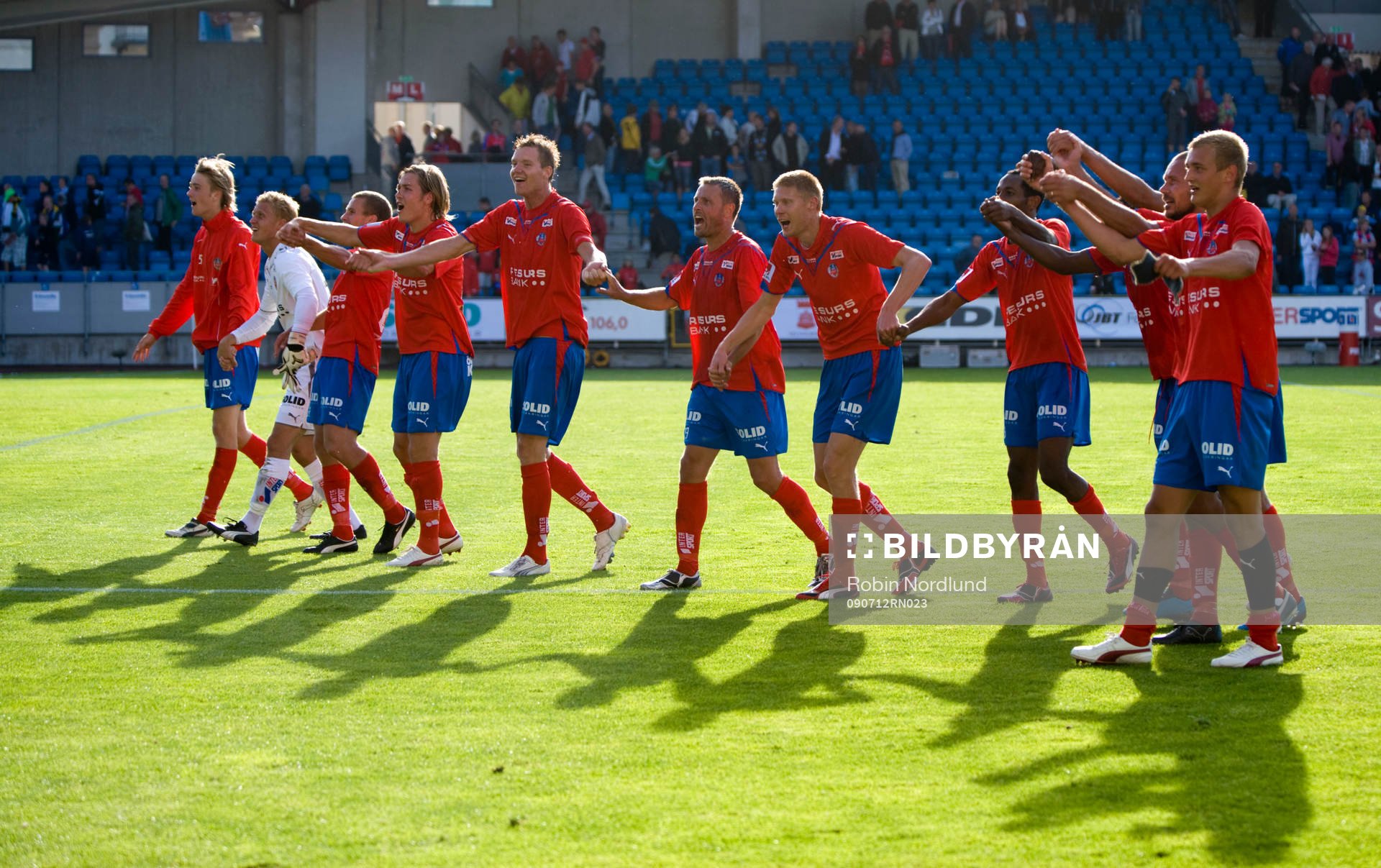  Helsingborg jubel efter slutsignalen. Vågen, tack till publiken.