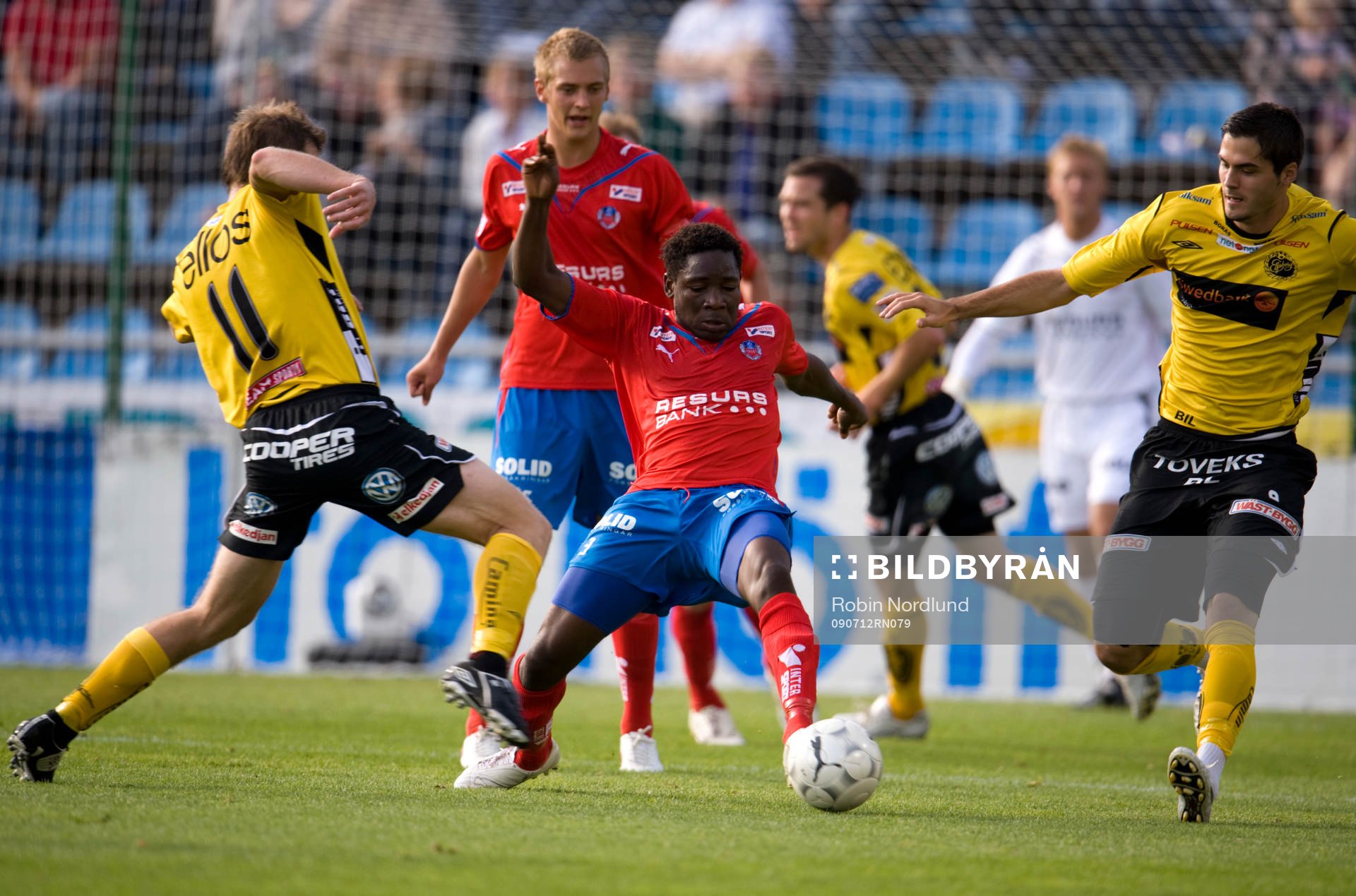 Adama Tambura, Helsingborg mot Daniel Mobaeck och Denni
