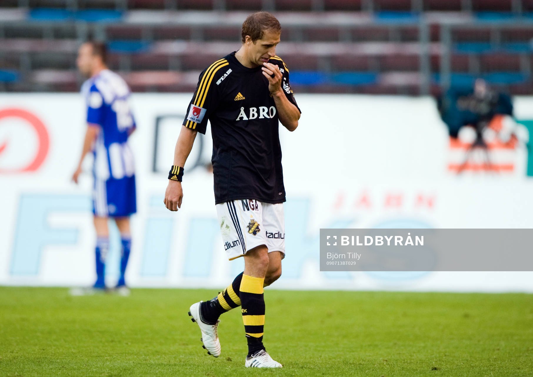 Kenny Pavey, AIK fick rött kort